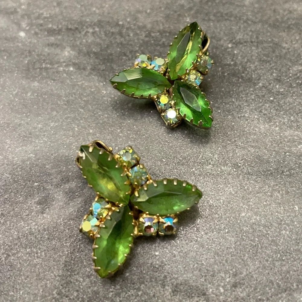 Vintage Green Crystal Gold Clip On Earrings - Picture 5 of 9